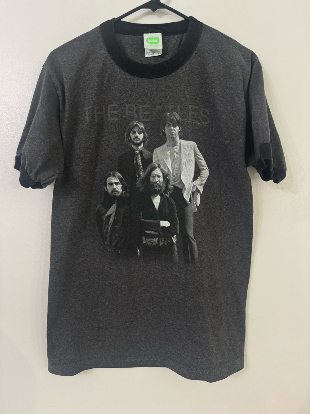 Vintage 2000’s The Beatles T-Shirt Size medium Gray Apple Corps Black
